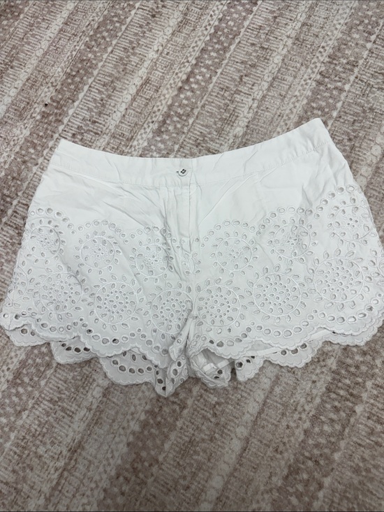 Pants - White Eyelet Scallop Hem Women’s Shorts - Classic Summer Style